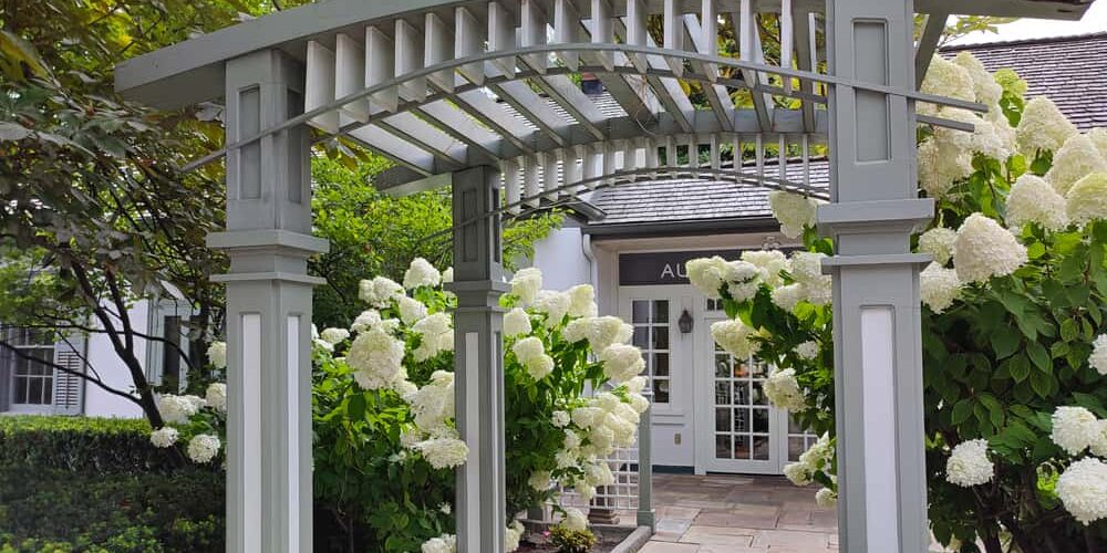 Hamptons-Style-Garden-1