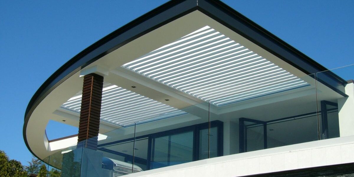 A white Louvre roof above a pool